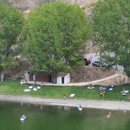 Andar Moradia T2 Na Casa Do Olival Δωμάτια σε οικογενειακή κατοικία *