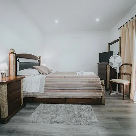 Andar Moradia T2 Na Casa Do Olival Δωμάτια σε οικογενειακή κατοικία São João da Pesqueira