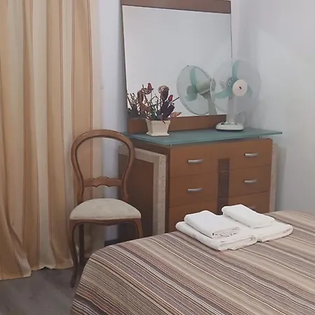 Andar Moradia T2 Na Casa Do Olival Δωμάτια σε οικογενειακή κατοικία